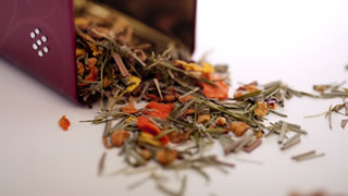 Blutdruck senken mit Teemischungen. Eine Teemischung aus neun Kräutern wirkt besonders gut gegen Bluthochdruck