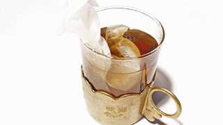 Essen bei Erkältung: Tee stärkt das Immunsystem im Erkältung und Grippe (Foto: Uschei Dreiucker / pixelio.de)