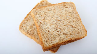 Essen bei Erkältung: Toast kann eine gute Nahrung sein, wenn Sie mit Erkältung oder Grippe zu tun haben (Foto: Tim Reckmann / pixelio.de)