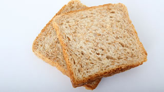 Essen bei Erkltung: Toast kann eine gute Nahrung sein, wenn Sie mit Erkltung oder Grippe zu tun haben (Foto: Tim Reckmann / pixelio.de)