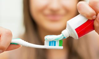 Gesunde Zähne: Warum Fluorid nach wie vor wichtig ist