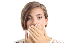Wie Mundgeruch entsteht und wie man Mundgeruch wieder los wird
