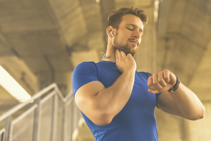 Der Puls kann als wichtige Orientierungshilfe beim Sport dienen, um berbelastungen von Anfang an zu vermeiden.